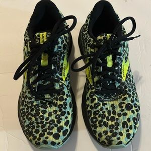 Brooks cheetah print tennis shoe